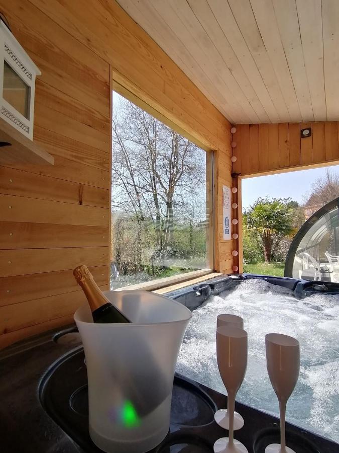 Saillans  Chambre Avec Jacuzzi Privatif "Le Pecher" المظهر الخارجي الصورة